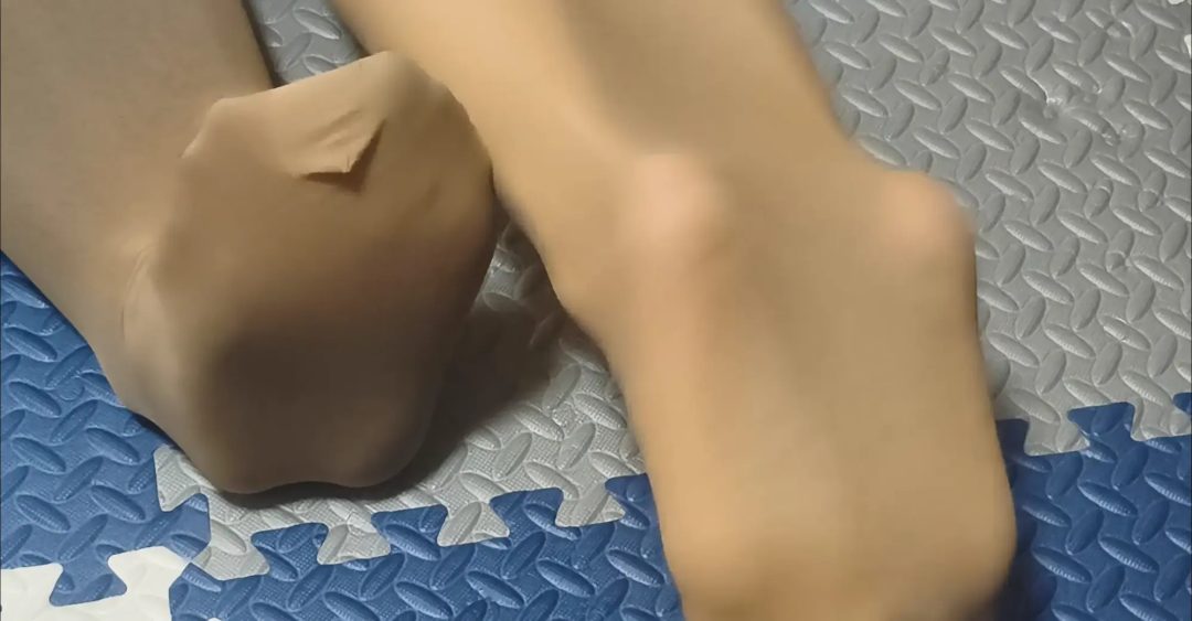 特殊订单三：情侣双人丝袜全包进笼子当脚垫-2