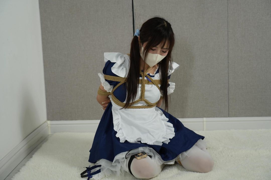 【希希】铁链与额头碰撞声很悦耳，但美女的呻吟声更让人兴奋不已【日式+折腿缚+郊狼3.0】【女仆装】-4