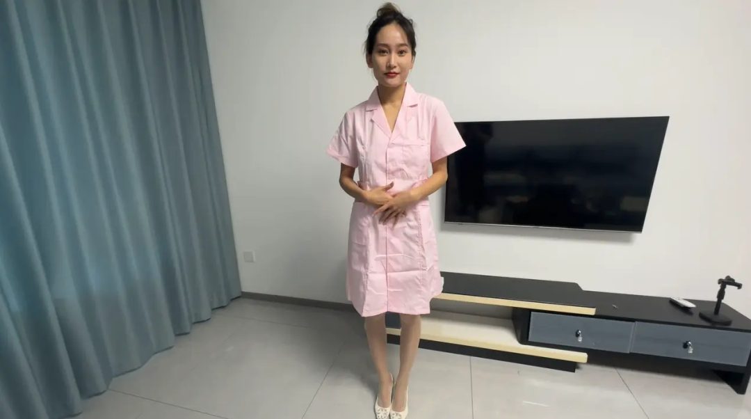 美女护士的日常素质训练 腿间夹纸 咬筷子流口水 丝袜堵嘴-3