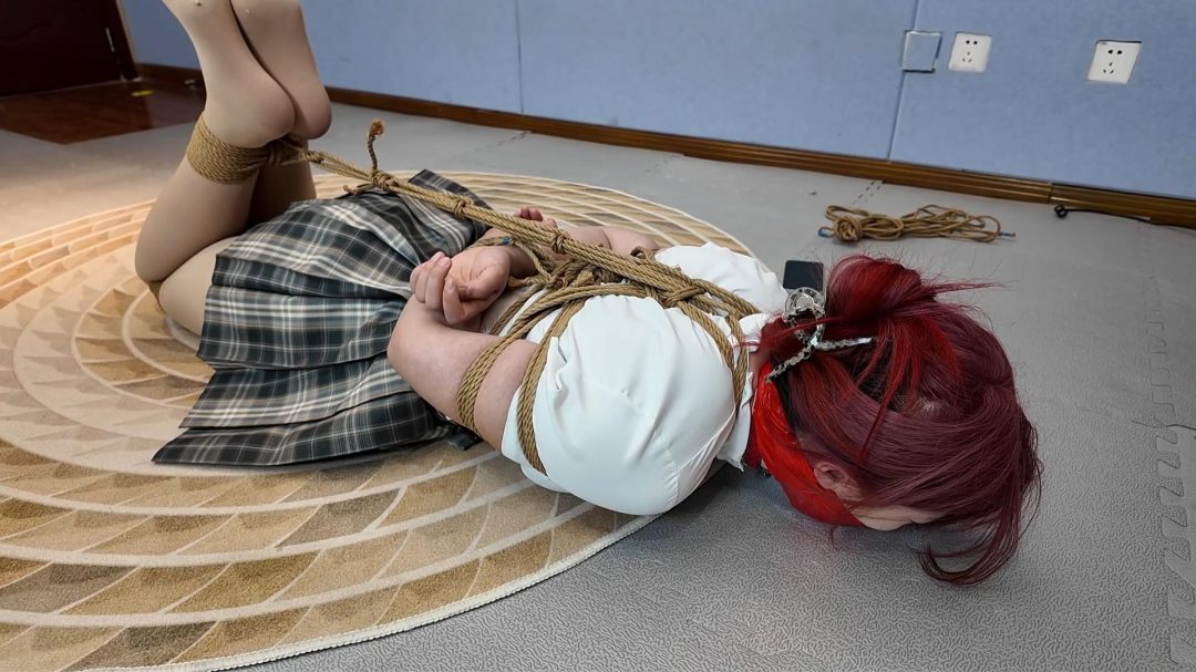 《依依脱缚挑战（二）驷马缚》原味堵嘴，依依一脸懵逼-5