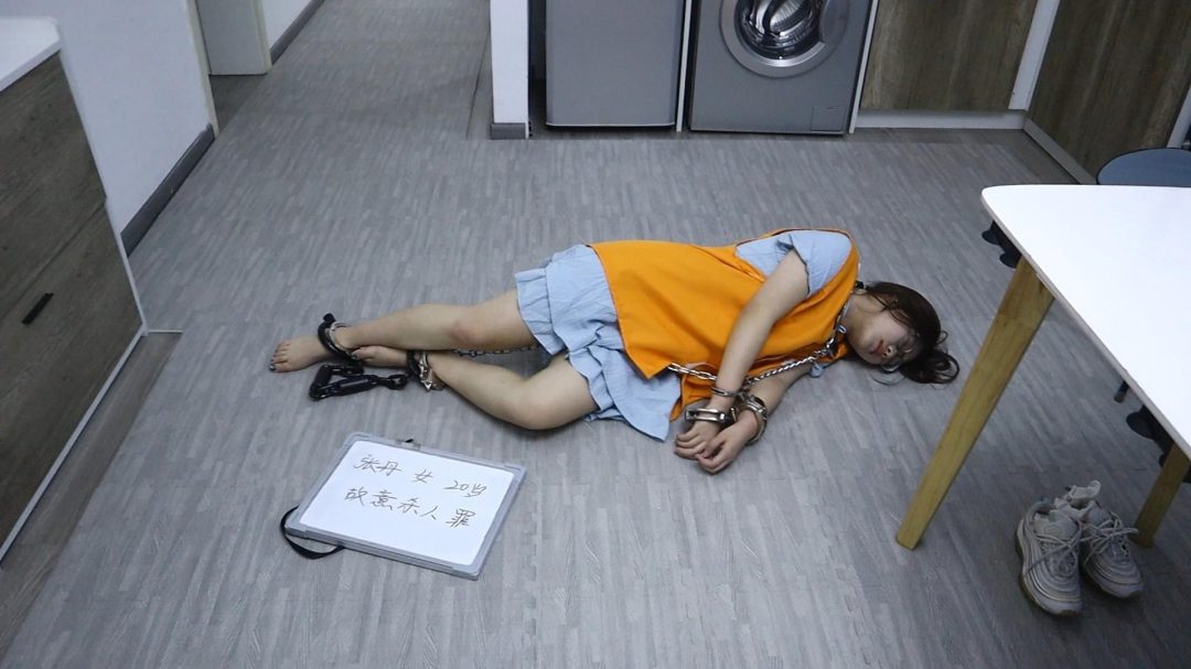 趾间艺束工作室 婉婉 渣男前任被捕 审讯审判处决 挠脚挠全身TK 手铐脚铐脚镣 超怕痒的眼镜娘-10