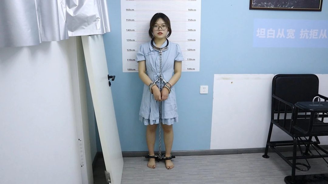 趾间艺束工作室 婉婉 渣男前任被捕 审讯审判处决 挠脚挠全身TK 手铐脚铐脚镣 超怕痒的眼镜娘-5