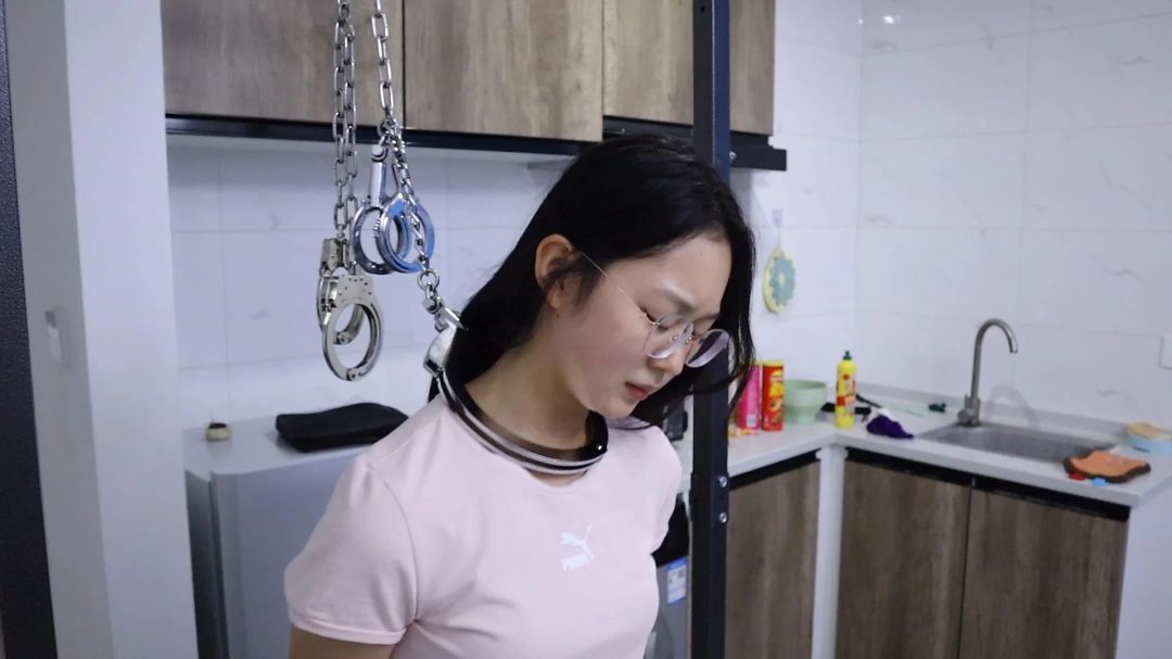 果果被执行绞刑注 灰丝长筒靴 挠脚挠全身TK 手铐脚铐 三次处决！-8