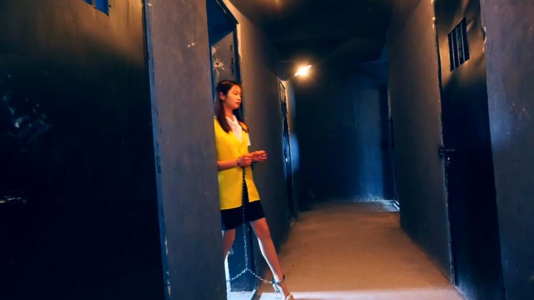《红颜陌路》上集 杀害喜欢家暴老公的王娇被捕入狱-3