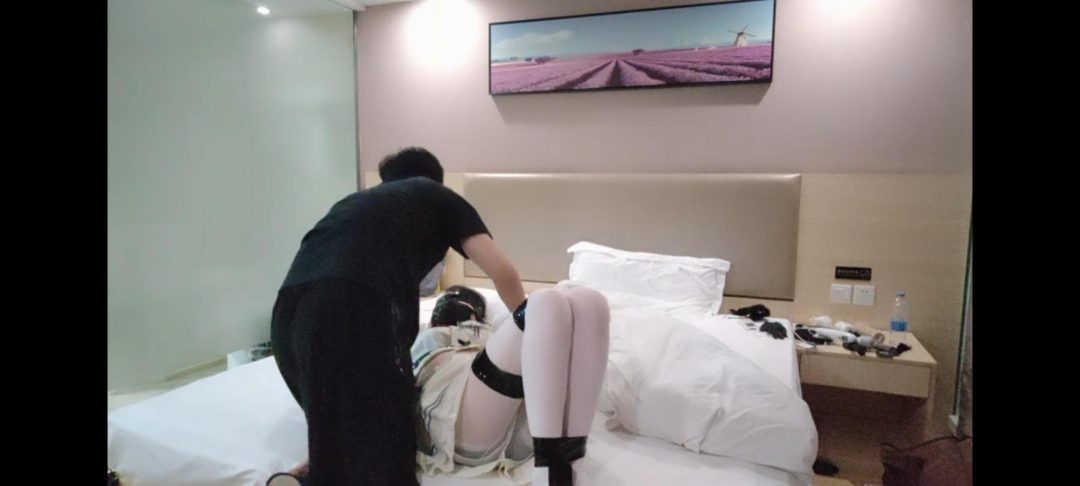 胶带捆绑-3