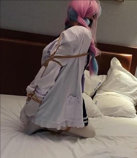 Hololive Vtuber 凑阿库娅 COS - 伪娘拘束抚摸TK-3