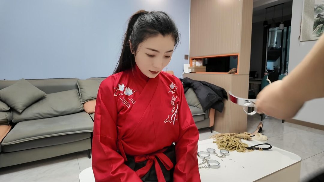 绳戏 佳佳古装关笼子1-2