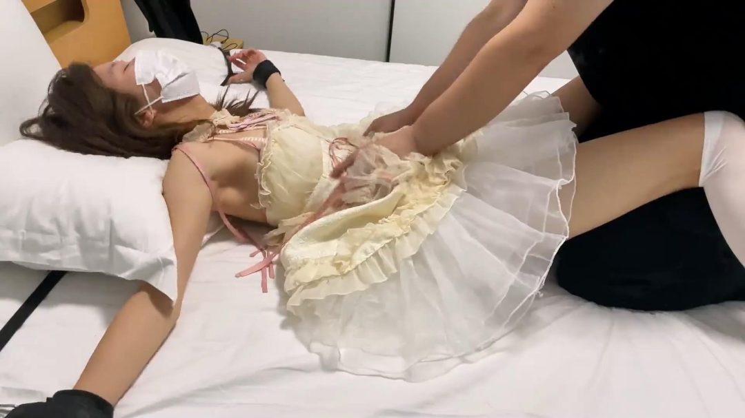 素人女大学生优优初体验-4
