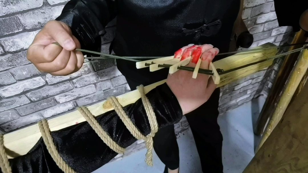 女交通员被判徒出卖,秘密逮捕,遭受3天3夜的残酷折磨,宁死不屈,最后壮烈牺-5