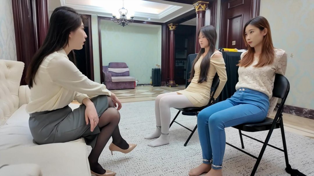 枫叶定拍—《女老板与女保镖》上,雨诺南清诺澜出演,三女连缚,胶带封嘴丝袜套头-7 枫叶定拍—《女老板与女保镖》上,雨诺南清诺澜出演,三女连缚,胶带封嘴丝袜套头-7