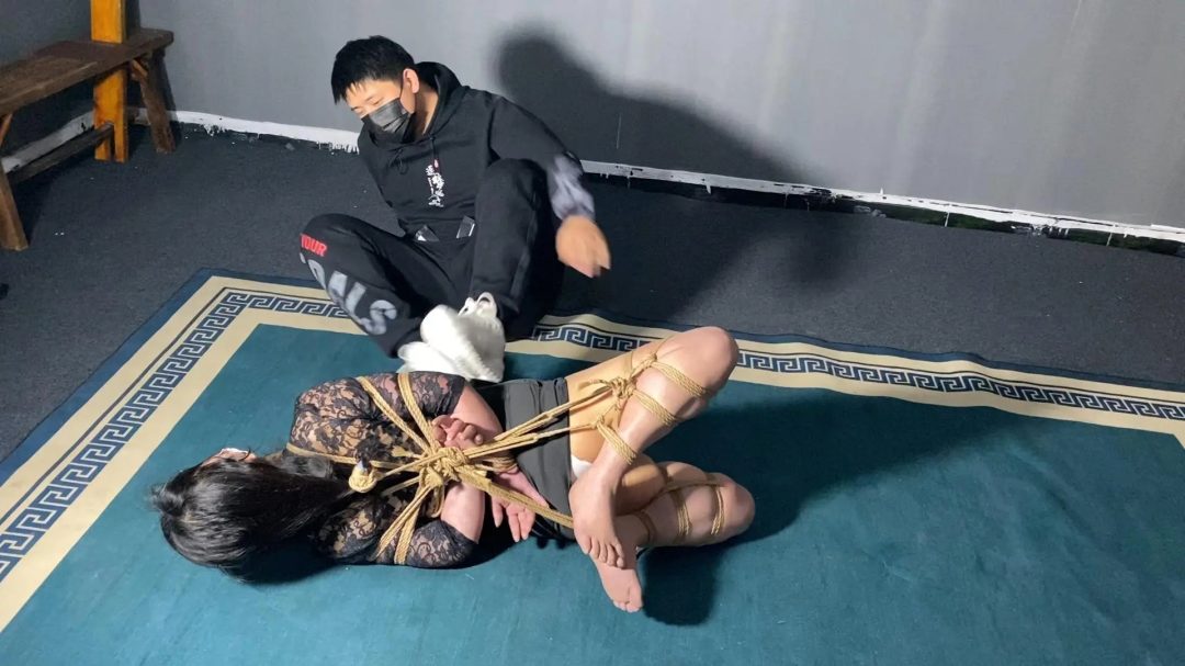 30岁成熟少妇被玩弄。很爽。还说要把女儿带过来一块-4