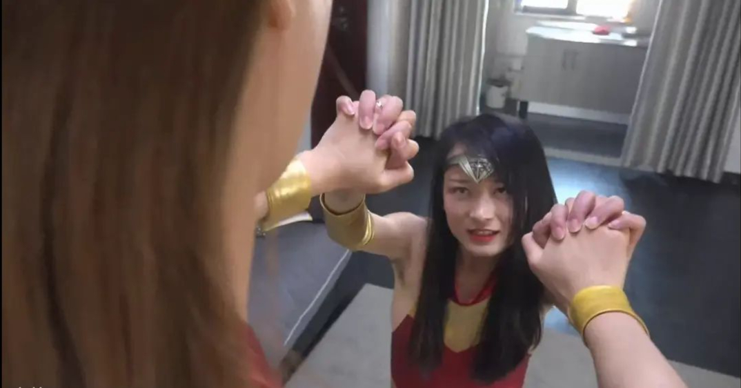 神奇女侠-BT女侠战斗羞辱-2