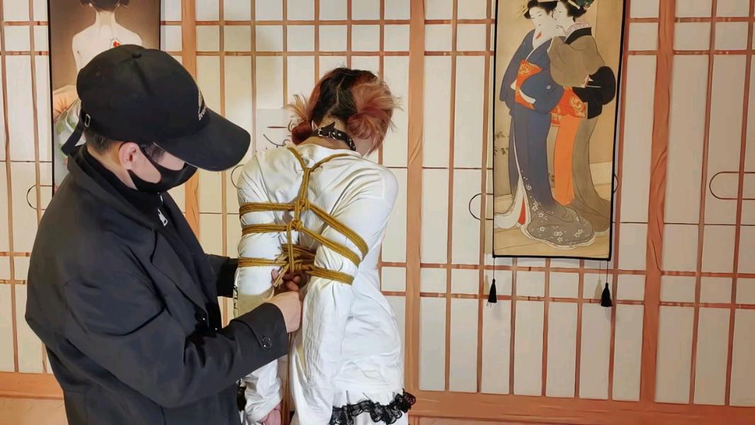 一绳所爱定拍视频 陈依依极限绑头发欧式直臂驷马 试戴两种杨具口塞极限堵嘴放置-5