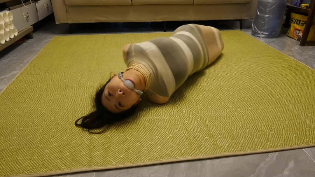 被多层丝袜袋包裹的女M-5