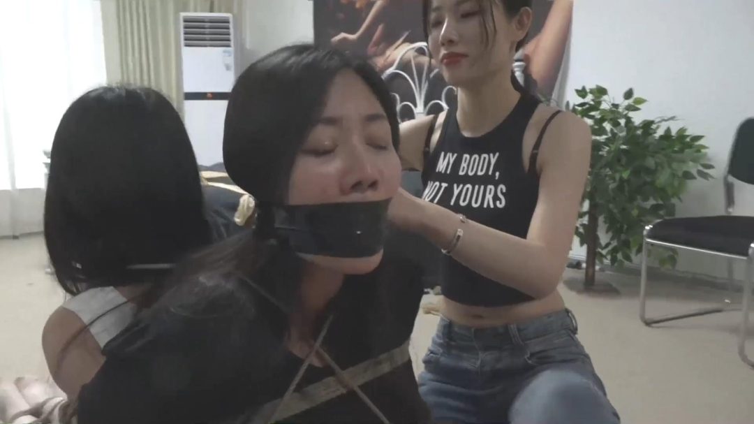 逍遥定拍.母女劫难02. 女人贩连缚母女严密堵嘴后被同伙上门黑吃黑-6