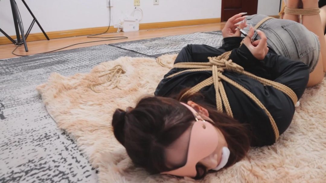 【双新人大作】【得意客定拍】《连环计之瓮中捉鳖(完)》安琪紫婷大采访!采访中又被绑起来玩游戏,真实原味白棉袜堵嘴,不情愿也没用!-10 【双新人大作】【得意客定拍】《连环计之瓮中捉鳖(完)》安琪紫婷大采访!采访中又被绑起来玩游戏,真实原味白棉袜堵嘴,不情愿也没用!-10