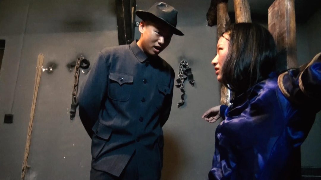 定拍转公映《失陷魔窟3》张雪在执行任务时被特务抓捕后历经各种严刑拷问后经卧底胜楠帮助下逃离魔窟-6