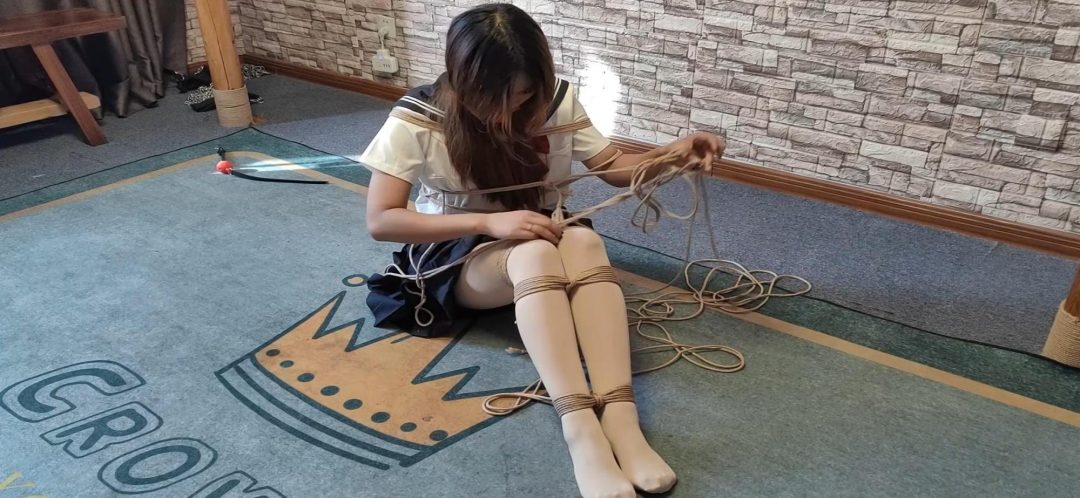 大学生妮妮《日式驷马》及访谈，大号口球驷马放置，最后结尾是几个小问题访谈和自己试戴口球的花絮-7