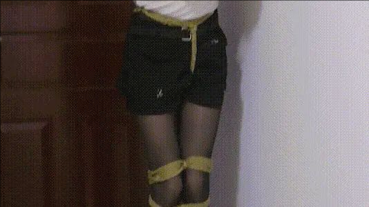 黑丝马丁靴x一字肩毛衣的股绳连手挣扎-3