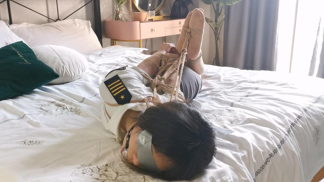 奥特曼定拍：小圆直臂驷马蒙眼堵嘴放置 小姑娘声音特别有磁性-4