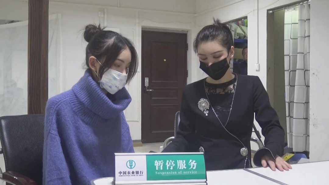 《替罪羊合集》，两双美腿都很迷人 丝袜 堵嘴 高跟鞋 肉丝 胶带 后手缚 口罩 连裤袜-4