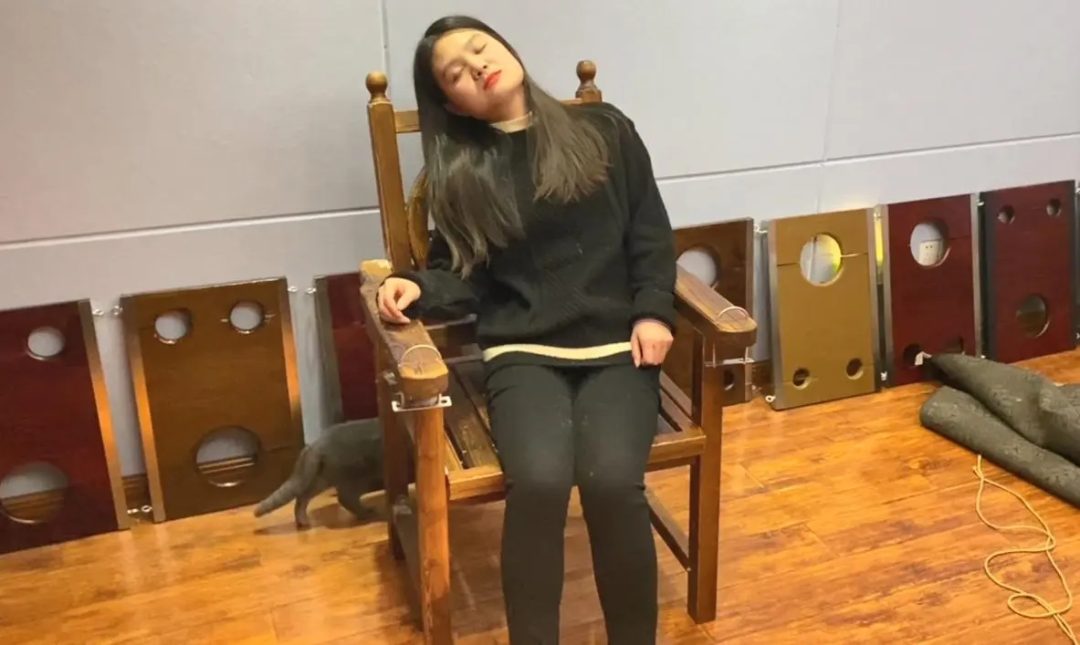 女大学生体验绑架 捆绑 放置-2