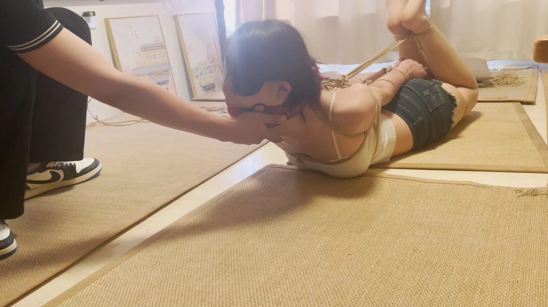 定拍奥特曼新模：身材非常好的妹子 一小时欧式直臂驷马紧缚放置-2