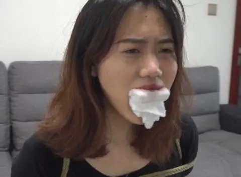 软妹子被kb堵嘴-3