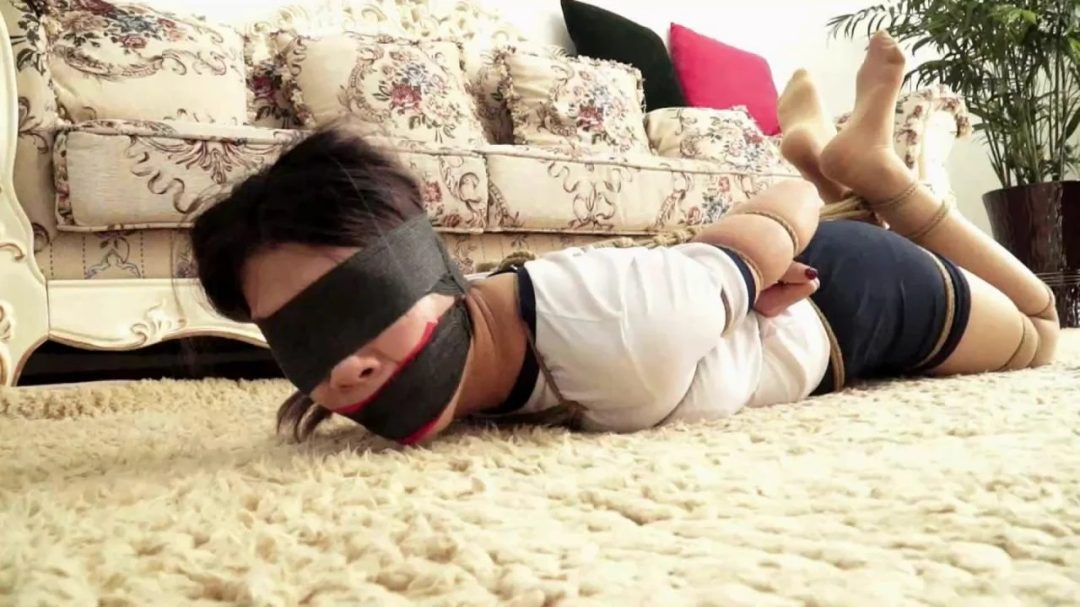 逍遥定拍:肉丝美女林艺逃脱未遂惨遭二次捆堵(五花驷马、连裤袜棉袜塞嘴、胶布绷带多重缠绕封嘴、封眼)-1 逍遥定拍:肉丝美女林艺逃脱未遂惨遭二次捆堵(五花驷马、连裤袜棉袜塞嘴、胶布绷带多重缠绕封嘴、封眼)-1
