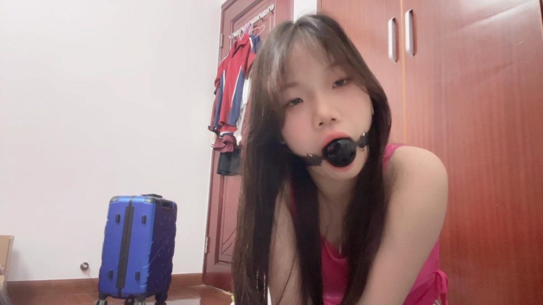 邻家妹妹果果大号口球堵嘴，口水横溢。极具诱惑-5