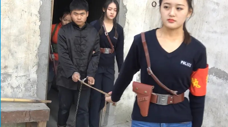 梦圆影视 三少女审问恶少-2