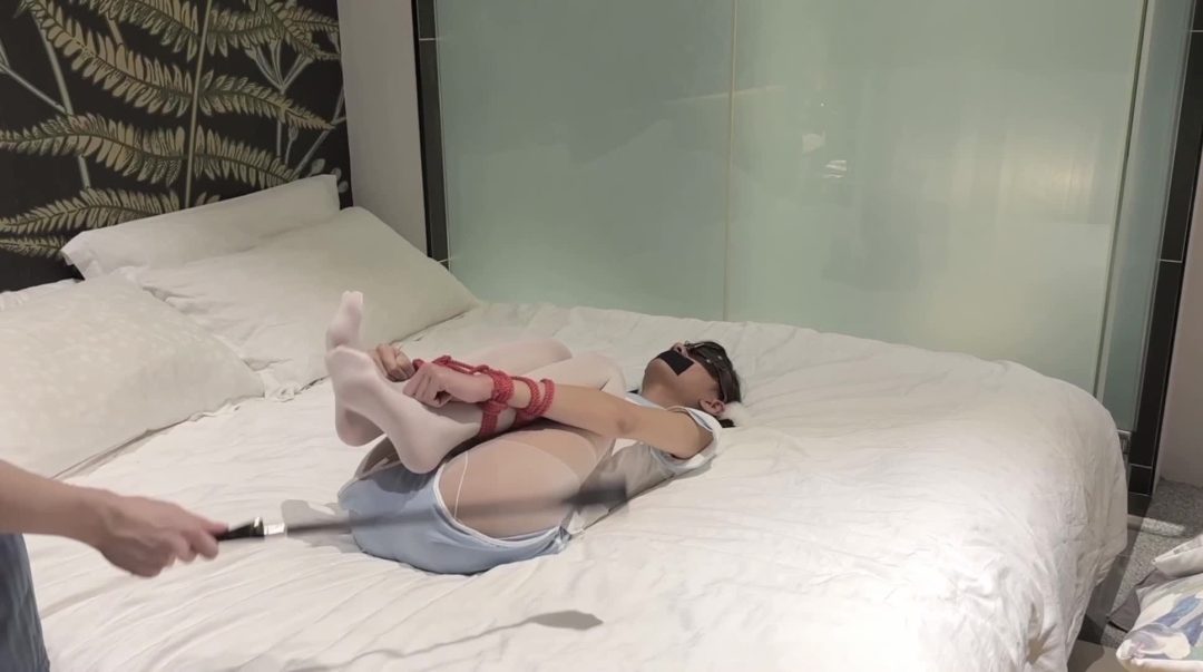 小鱼红绳捆绑 试图逃脱后被发现 直臂捆绑放置sp-2