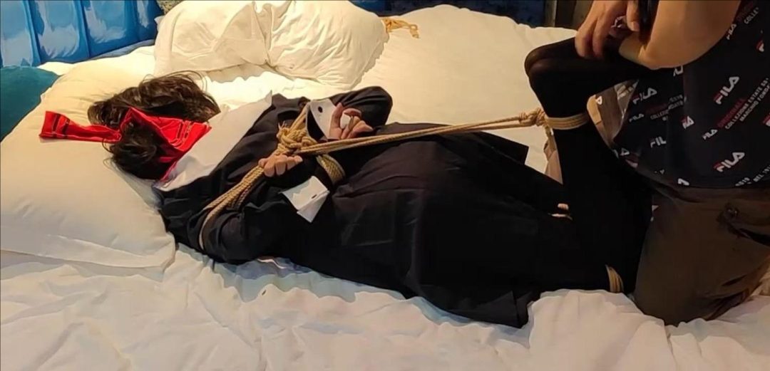 [cosplay]四宫辉夜 ~ 黑丝JK连衣裙 伪娘束缚TK放置-3
