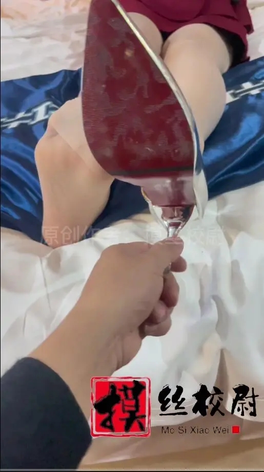 开发素人教师后续.酒店中换制服玩丝挠痒-4 开发素人教师后续.酒店中换制服玩丝挠痒-4