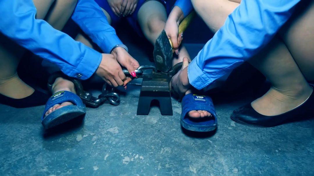 定拍转公映《凋零的花季 二》下集 朱梦佳和张婧怡被判死刑后立即被砸上死镣看押最后押赴刑场执行枪决-3