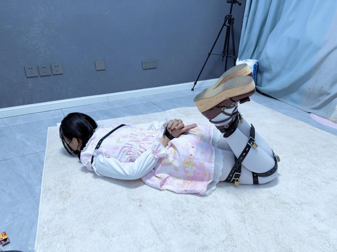 【咕咕】lo娘の逃生挑战！萝莉限时逃脱游戏！90秒未解开追加束缚，失败放弃则接受体罚，否则永不解开-4