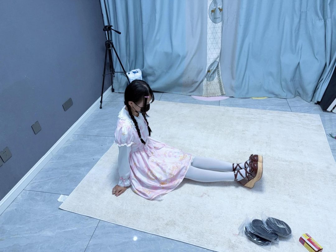 【咕咕】lo娘の逃生挑战！萝莉限时逃脱游戏！90秒未解开追加束缚，失败放弃则接受体罚，否则永不解开-2
