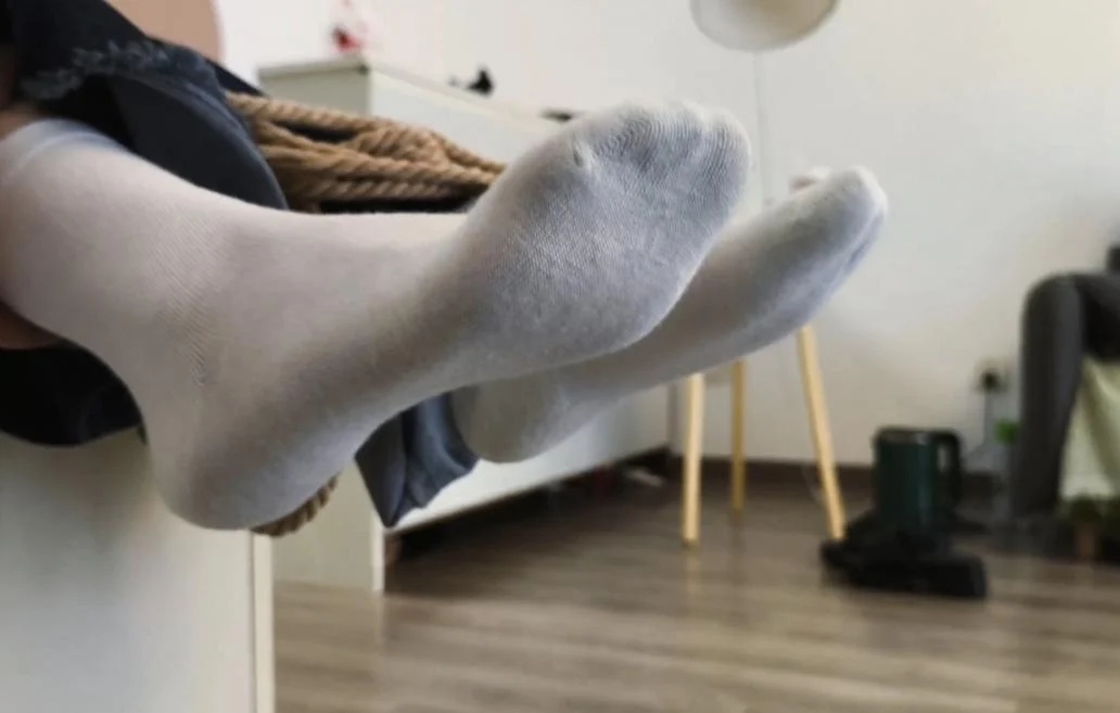 【禾一原创】（私人订制）《威胁小妹》紧缚 驷马口球流水 嘴吊袜子捡球等元素-5