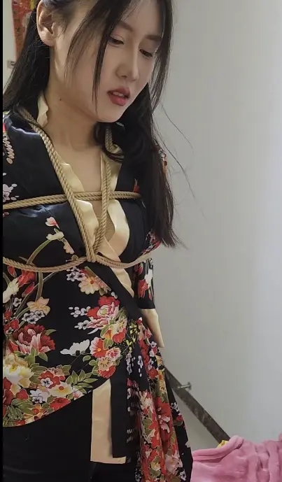 新人小染身高168身材姣好裤袜+和服，五花捆绑体验-1