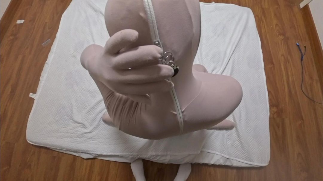 【狸猫】女M 6层zentai全包紧身衣上锁，极限多层做游戏，穿脱全过程-2