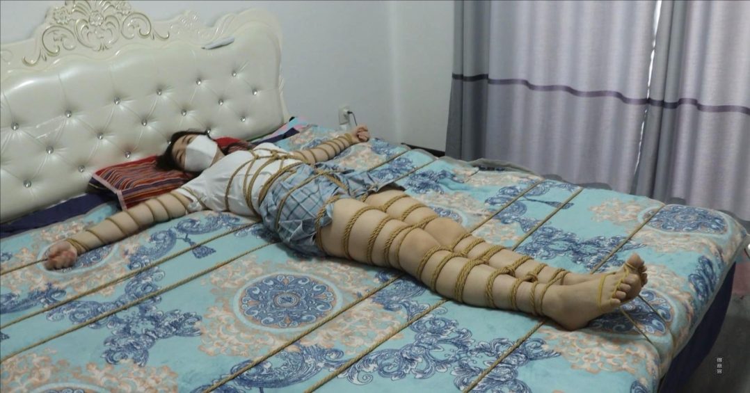 DID剧情片《变态继兄》（上）可怜女孩被继兄秘密囚禁家中折磨逼问-9