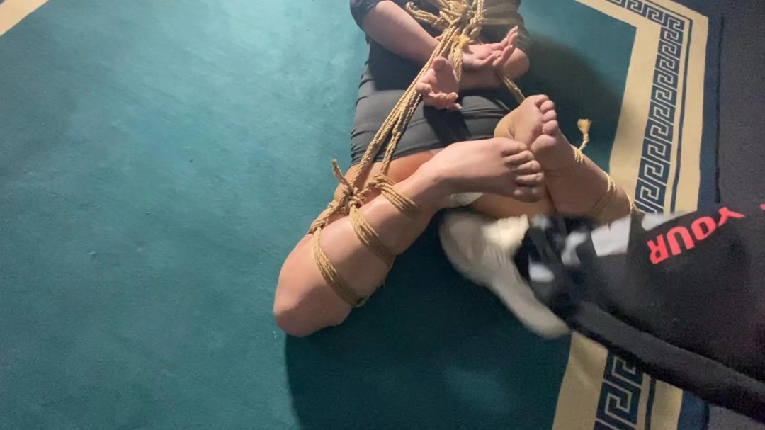30岁成熟少妇被玩弄。很爽。还说要把女儿带过来一块-1