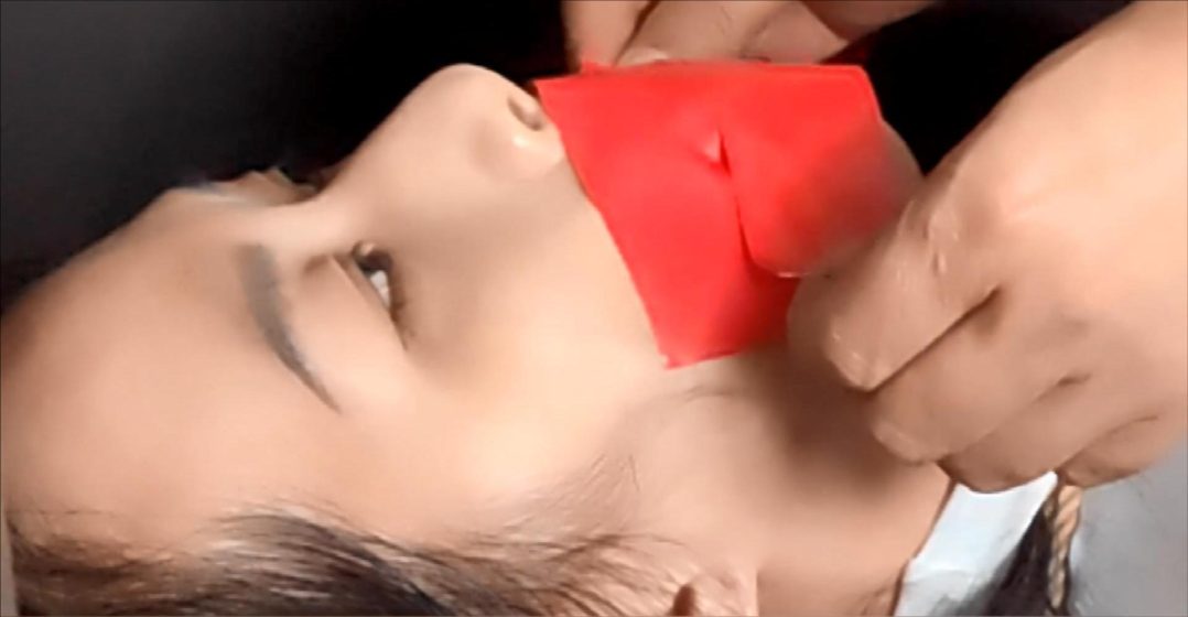 勤劳主妇汐汐白衫第三季，扒开裤子晾晾小内裤，原味封堵+勒脚趾股绳驷马，被自己的袜子塞的直翻白眼的样子很有趣，可怜这无助无奈的小妇人-7