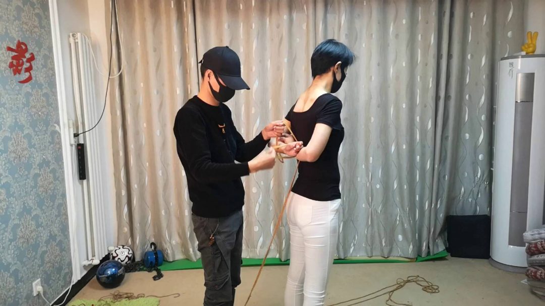短发女捆绑-1