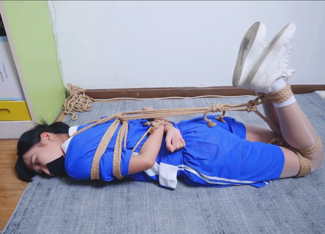 定拍女学生遭袭之捆绑挣扎-7