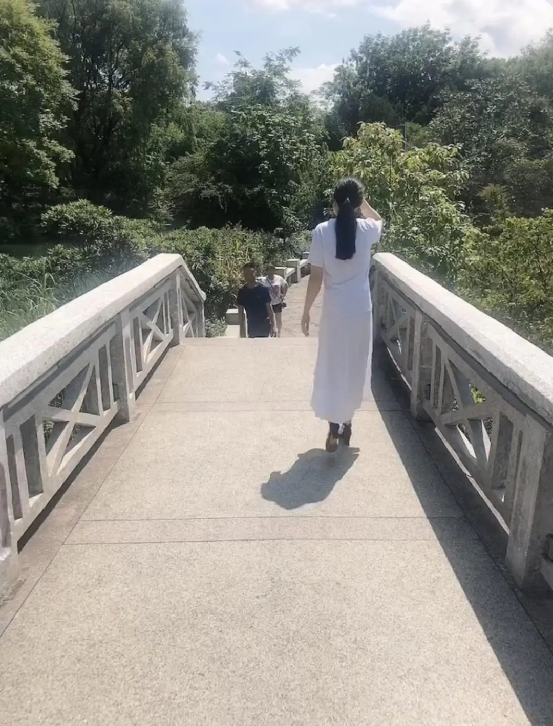 户外把玩女神的原味黑丝袜-2 户外把玩女神的原味黑丝袜-2