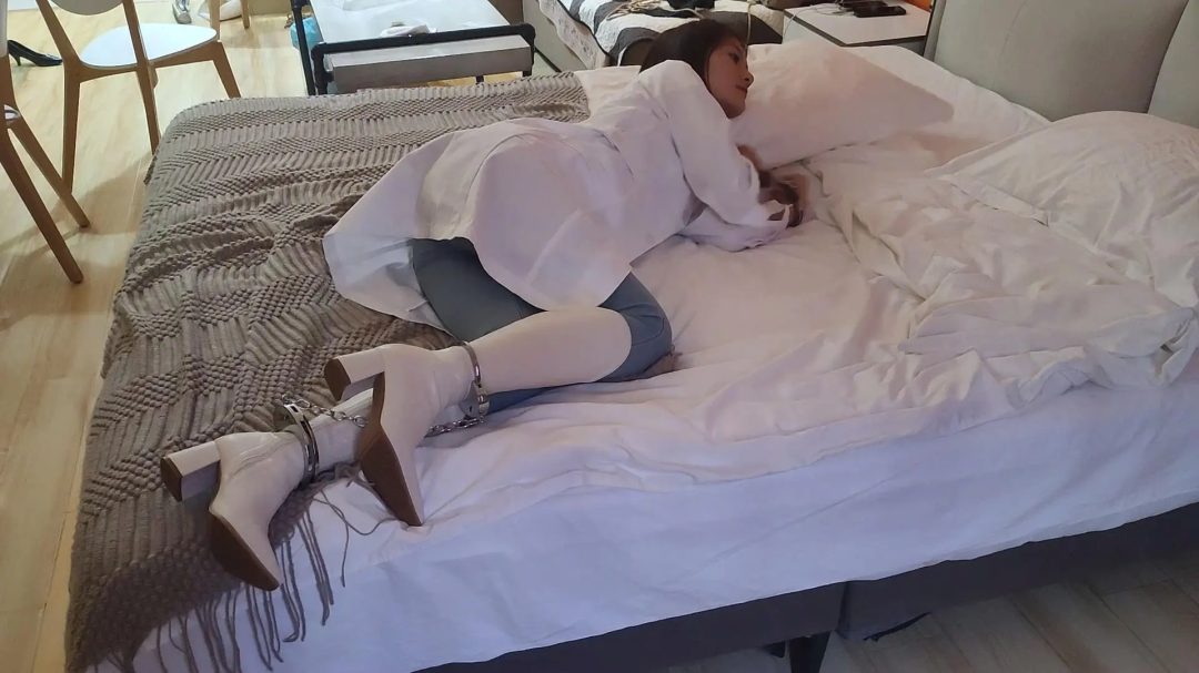 腐败的医生 腐败医生小蓝耽误患者病情，被患者绑架囚禁-11