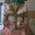 瑶妹来解锁kiss toy突突更多玩法 继续体验两位数入潮 鸭子坐木马突突入潮 强制分腿入潮 跪立电击皮革头套呼控 昏迷了不要紧