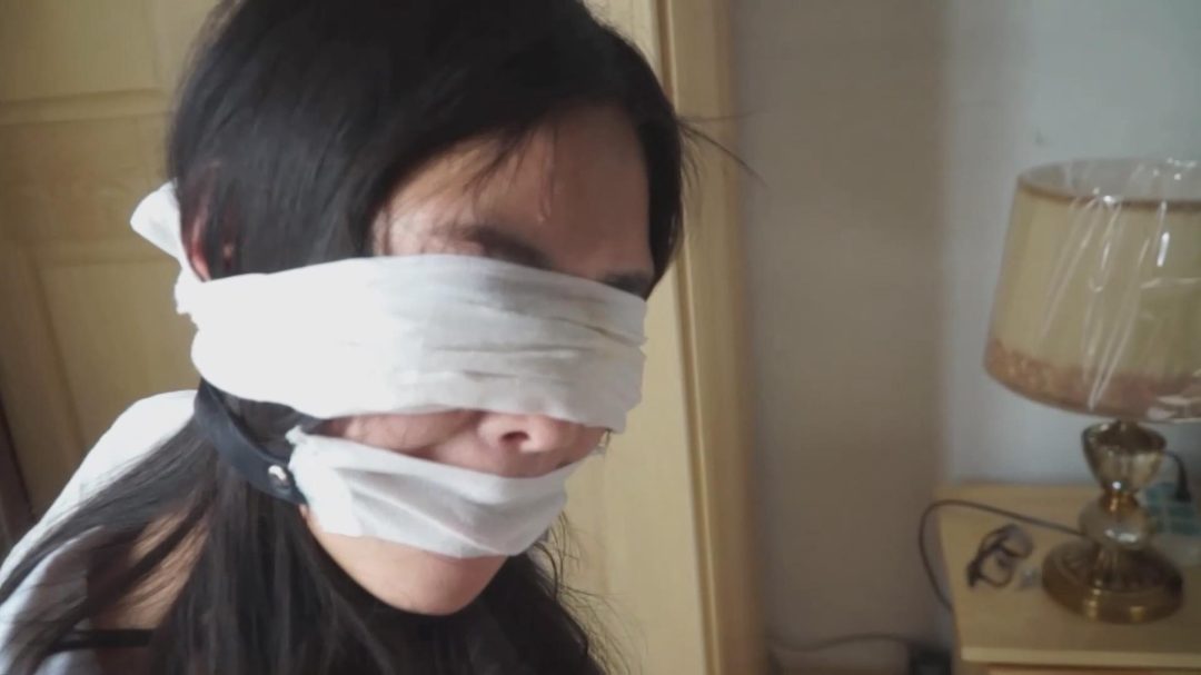 逍遥作品《幽灵少女合集》，又是蒙眼堵嘴又是绳捆索绑，她居然还能得救-10