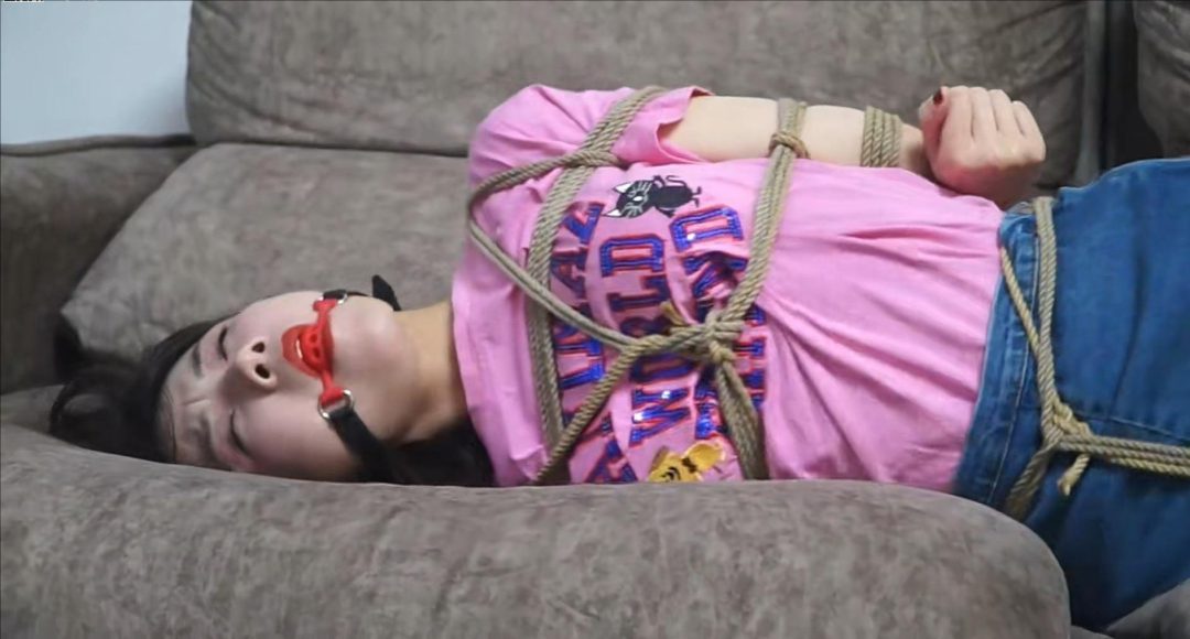 逍遥定拍作品【女秘书的遭遇】全片合集(一小时)-1